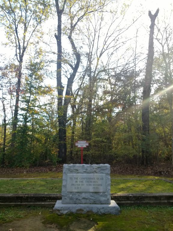 Memorial to confederate dead